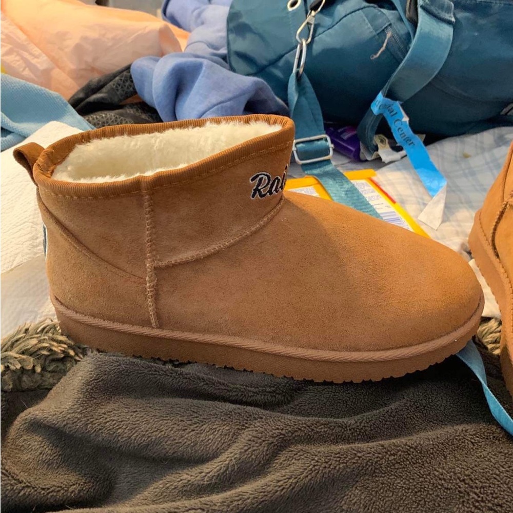 Las Vegas Raiders size 9 Women’ugg-like boot